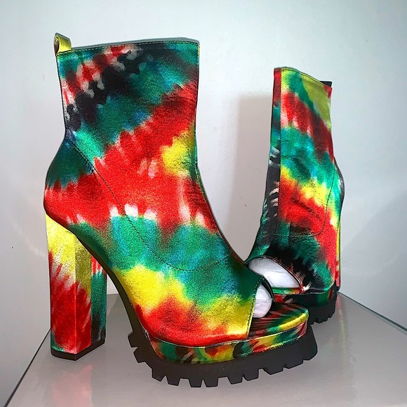 NEW Designer boot style heels/ botines Nuevos - Picture 1 of 3